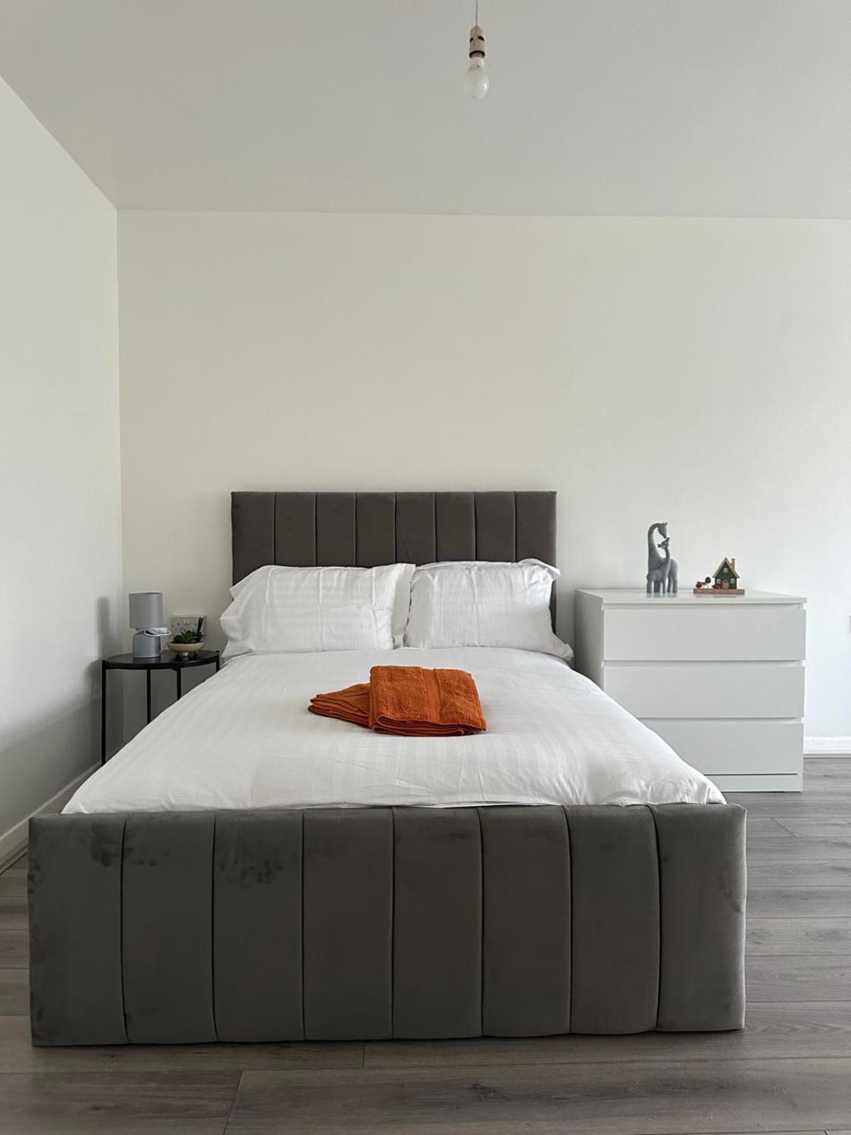 Modern Room In A 4 Bedroom Flat In London, Shared Bathroom! Exteriör bild
