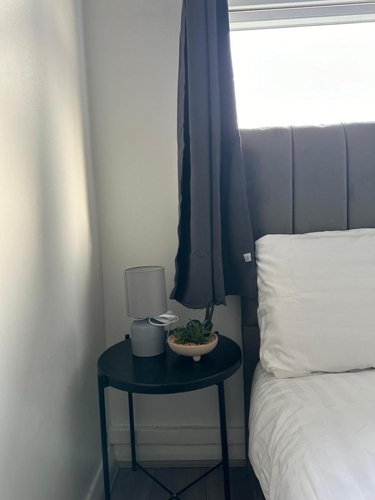 Modern Room In A 4 Bedroom Flat In London, Shared Bathroom! Exteriör bild