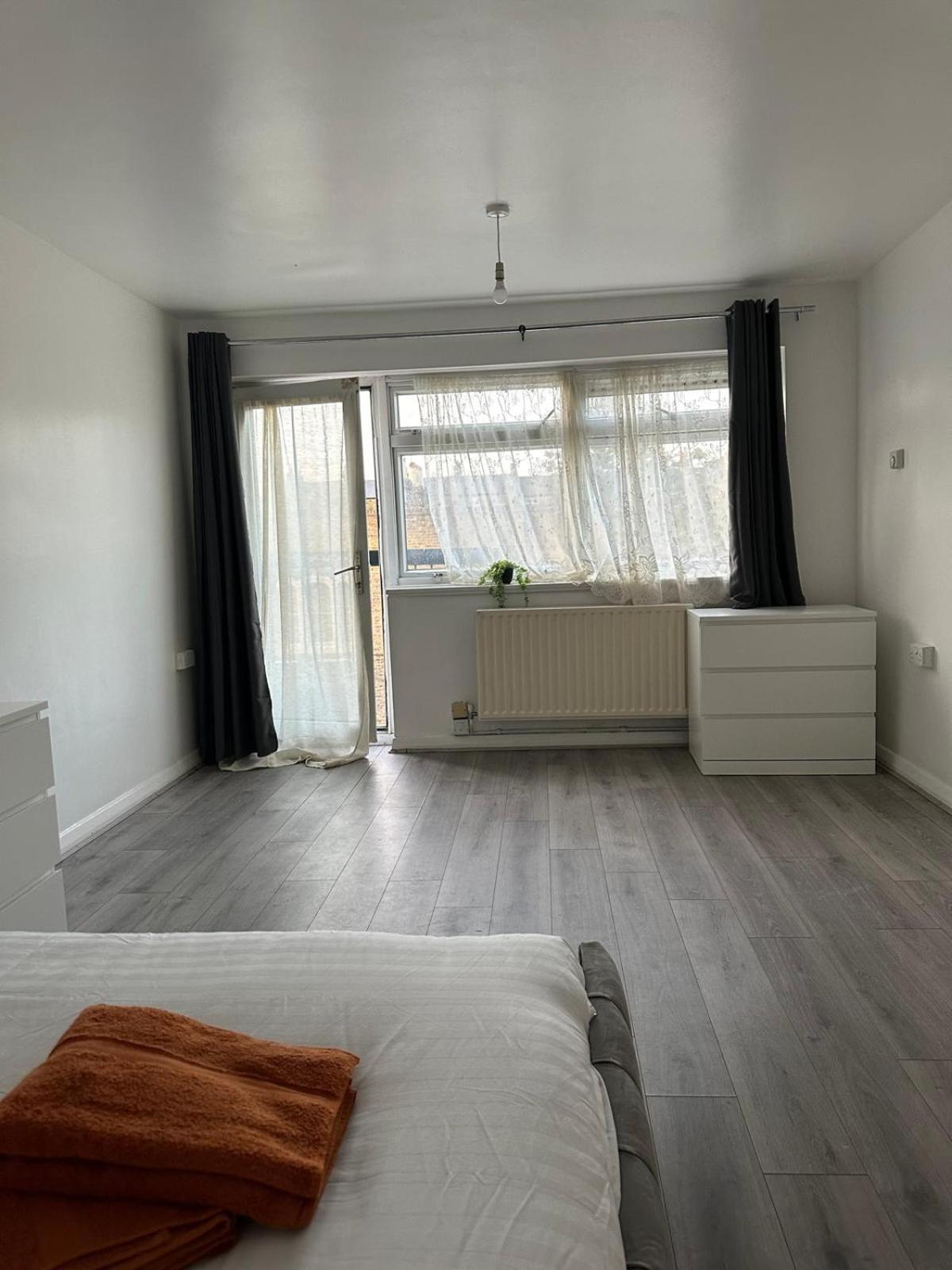 Modern Room In A 4 Bedroom Flat In London, Shared Bathroom! Exteriör bild