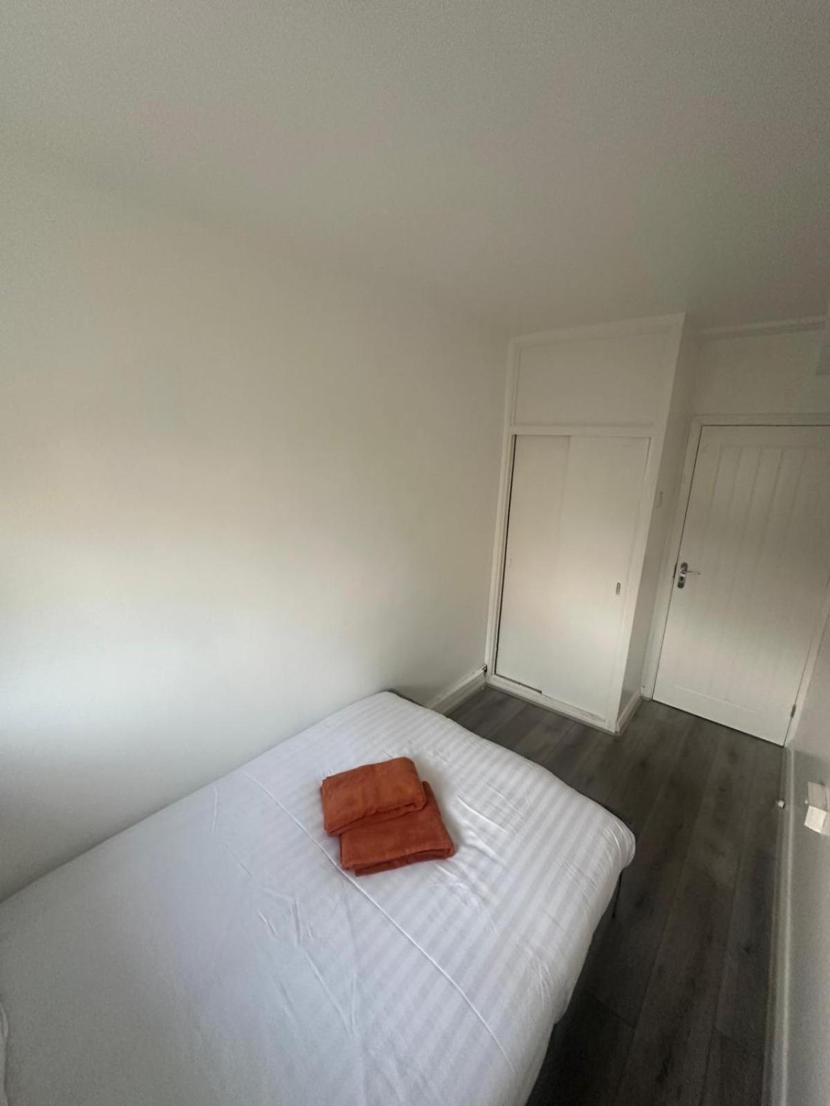 Modern Room In A 4 Bedroom Flat In London, Shared Bathroom! Exteriör bild
