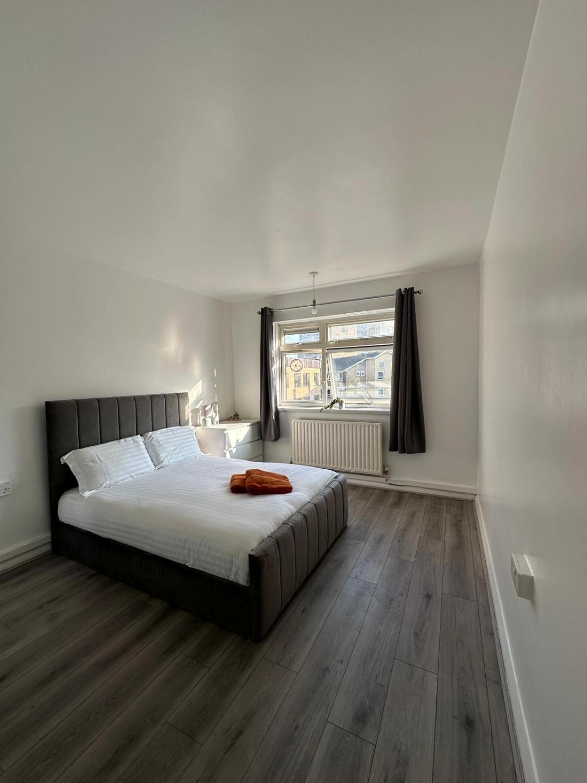 Modern Room In A 4 Bedroom Flat In London, Shared Bathroom! Exteriör bild