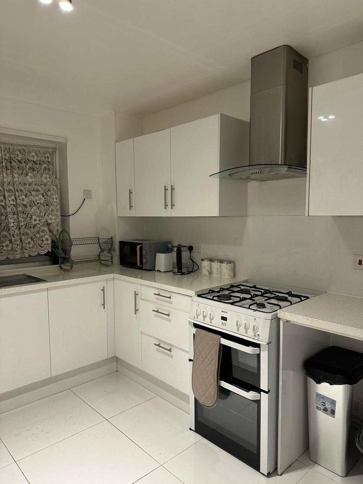 Modern Room In A 4 Bedroom Flat In London, Shared Bathroom! Exteriör bild