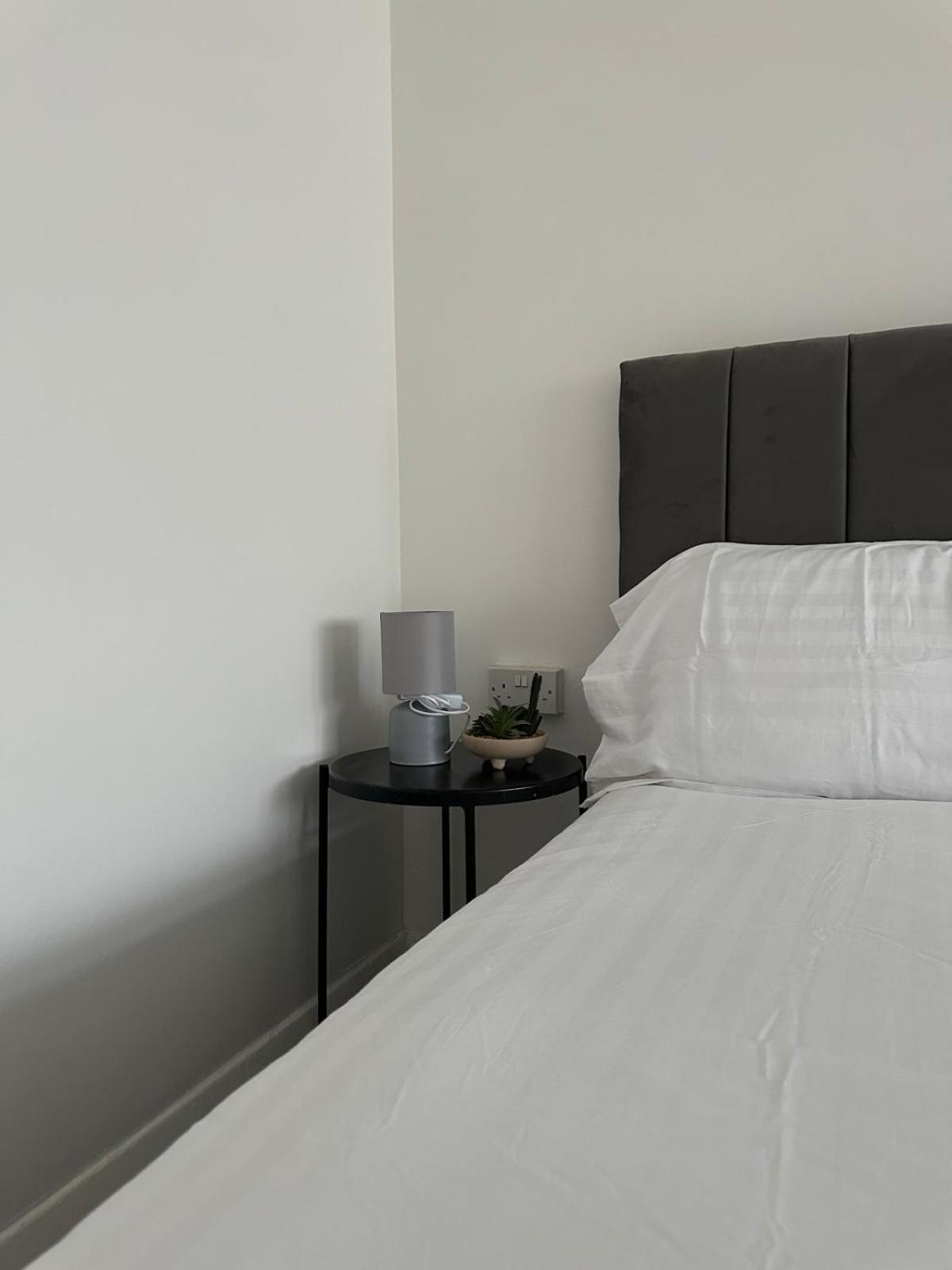 Modern Room In A 4 Bedroom Flat In London, Shared Bathroom! Exteriör bild