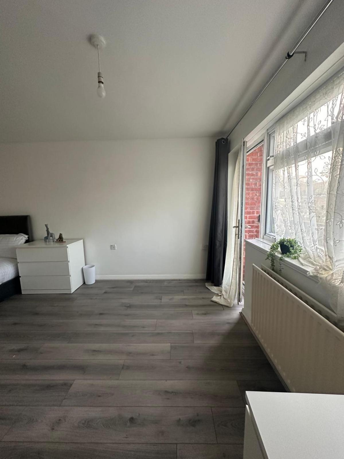 Modern Room In A 4 Bedroom Flat In London, Shared Bathroom! Exteriör bild