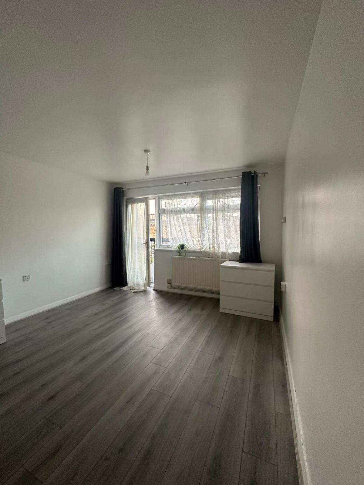 Modern Room In A 4 Bedroom Flat In London, Shared Bathroom! Exteriör bild