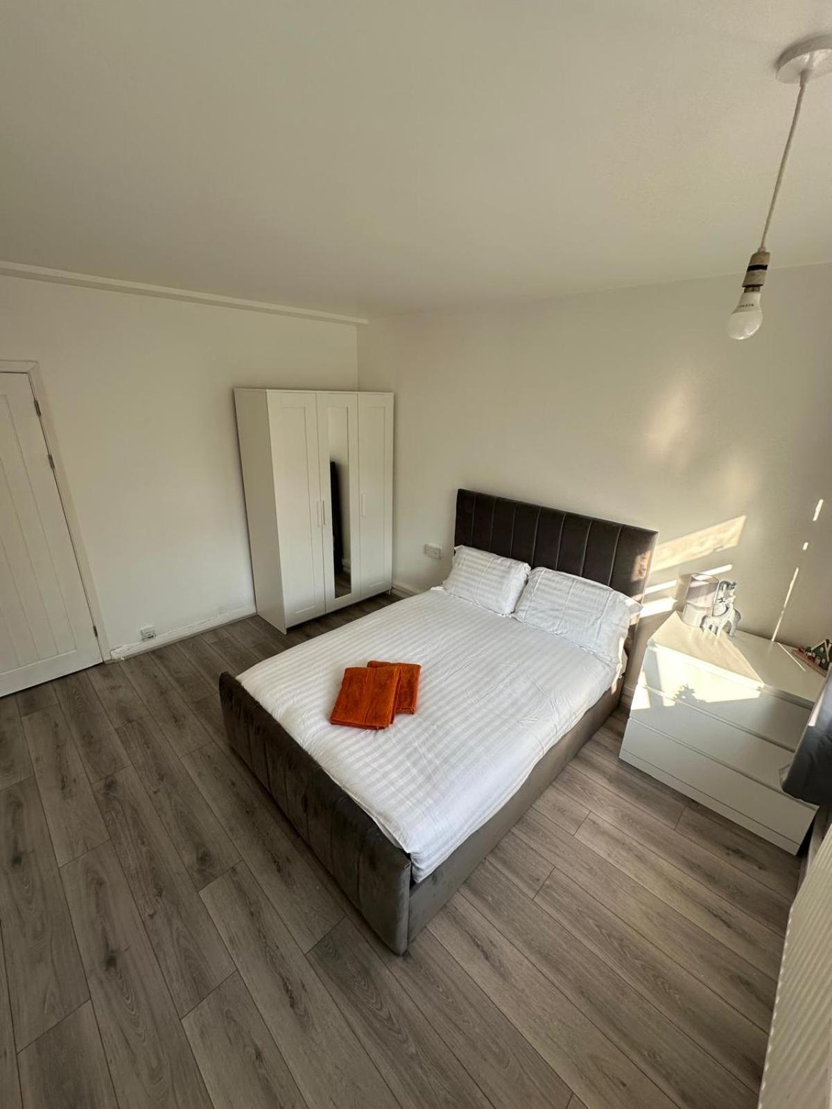 Modern Room In A 4 Bedroom Flat In London, Shared Bathroom! Exteriör bild