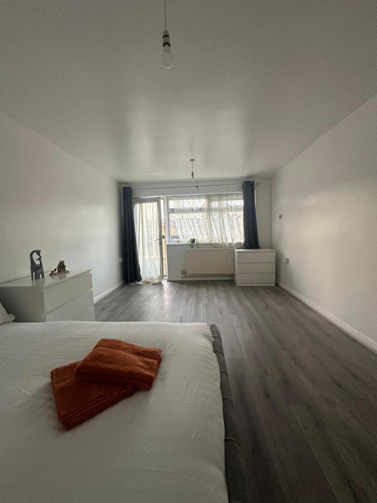Modern Room In A 4 Bedroom Flat In London, Shared Bathroom! Exteriör bild