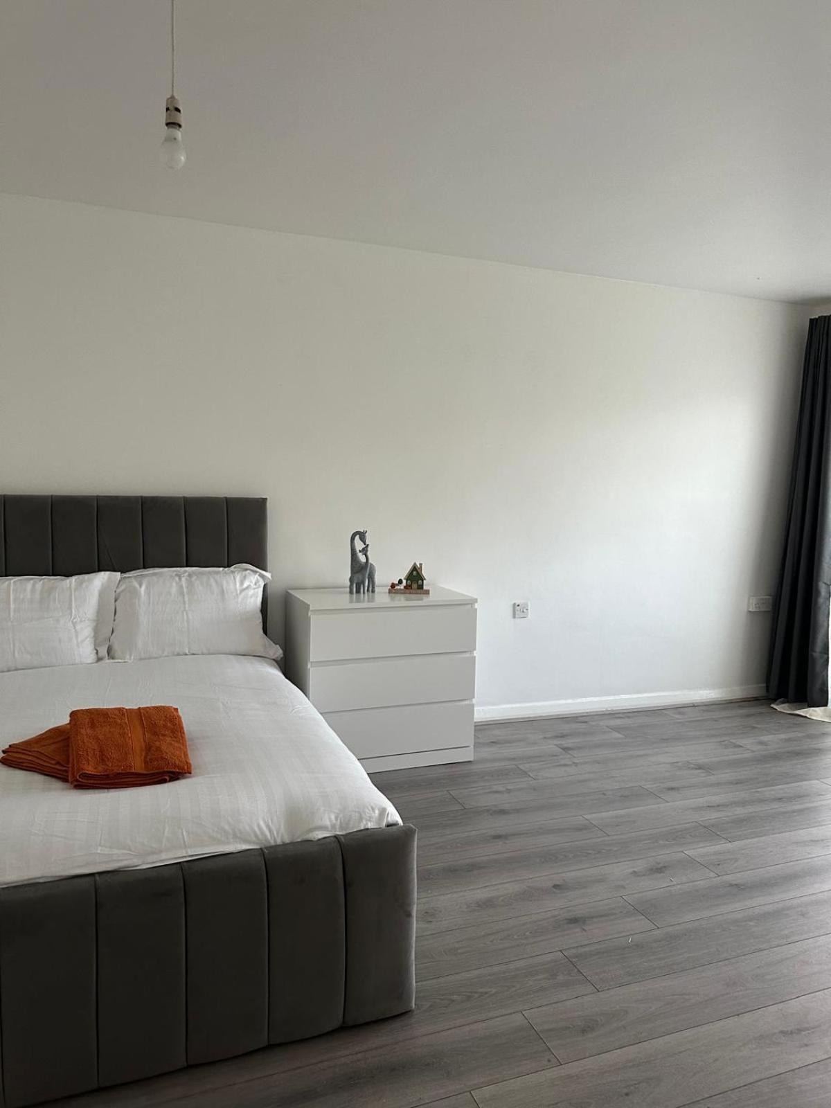 Modern Room In A 4 Bedroom Flat In London, Shared Bathroom! Exteriör bild