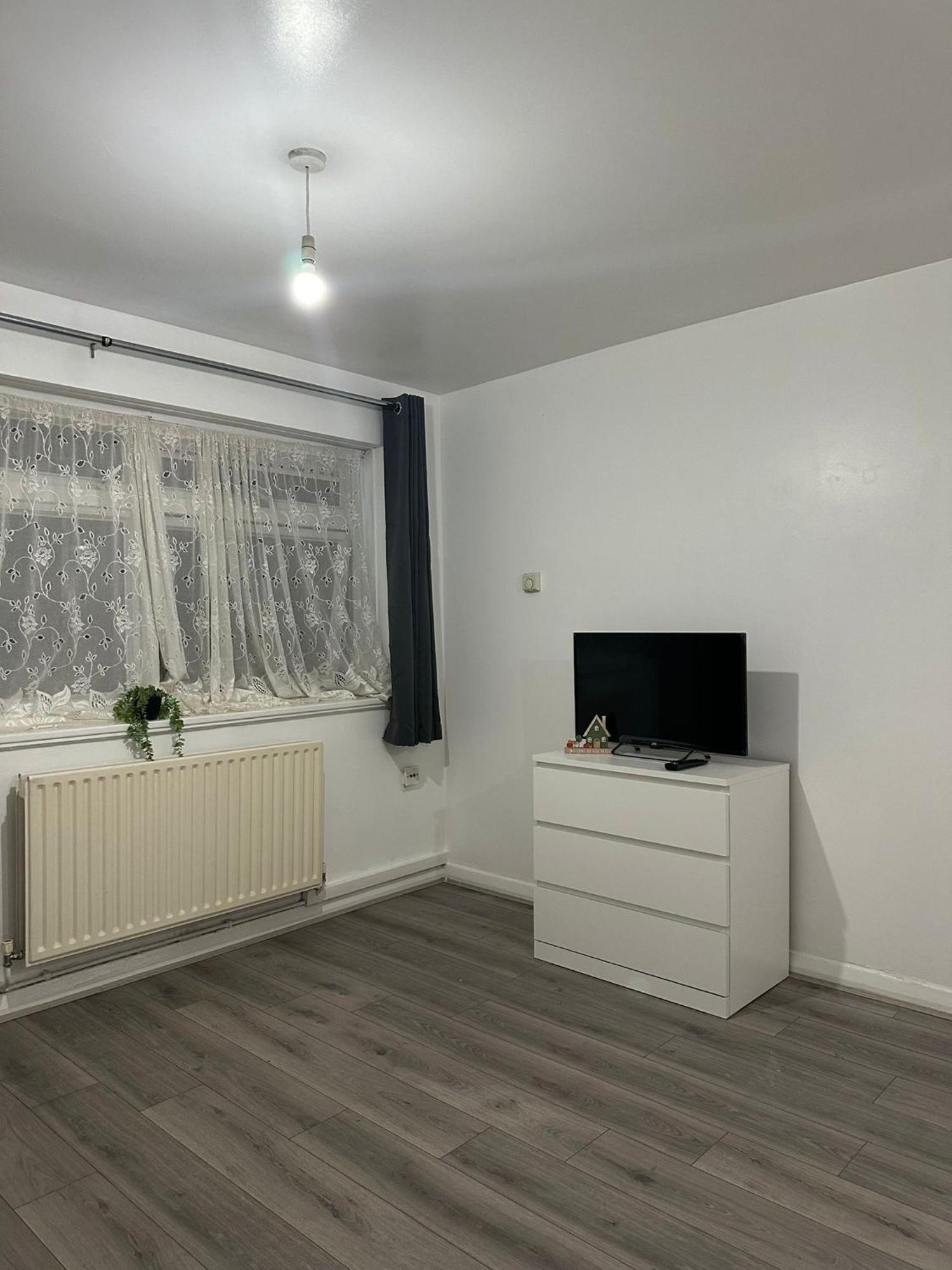 Modern Room In A 4 Bedroom Flat In London, Shared Bathroom! Exteriör bild