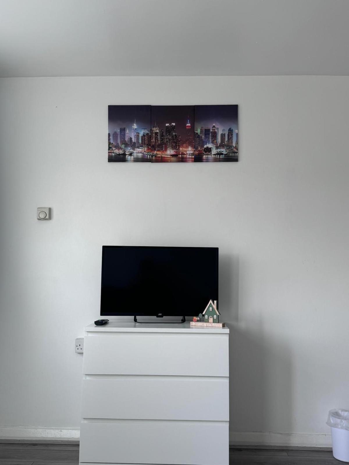 Modern Room In A 4 Bedroom Flat In London, Shared Bathroom! Exteriör bild