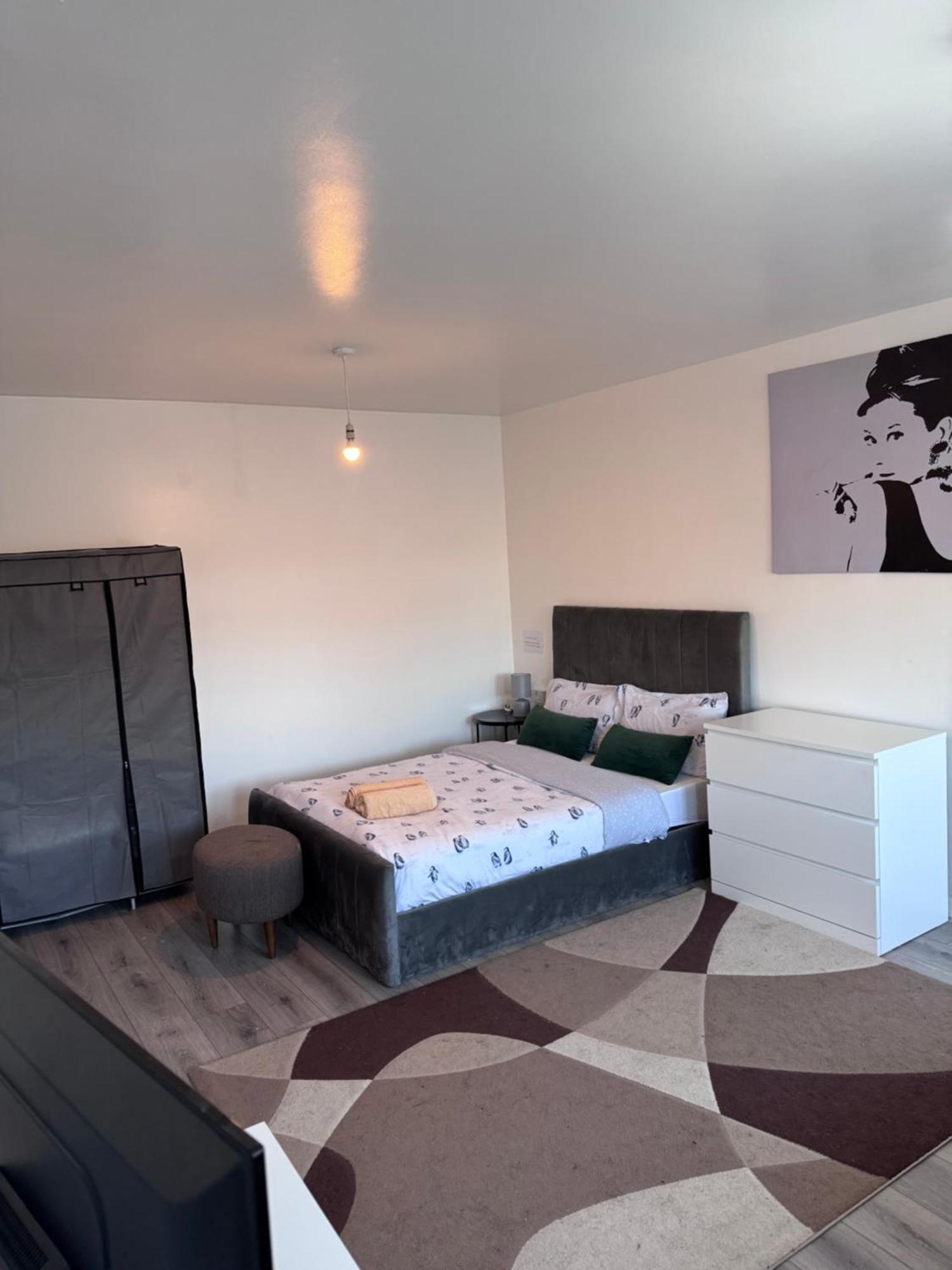 Modern Room In A 4 Bedroom Flat In London, Shared Bathroom! Exteriör bild