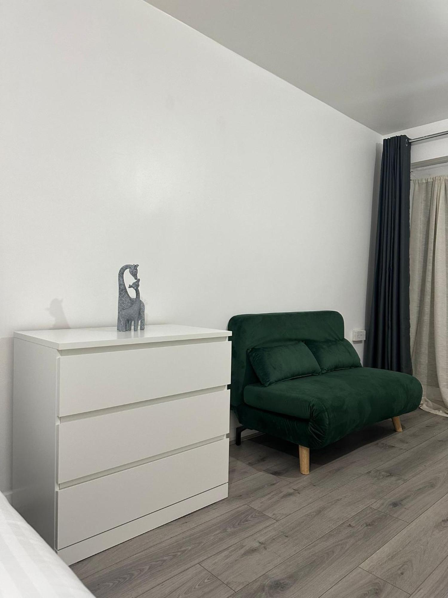 Modern Room In A 4 Bedroom Flat In London, Shared Bathroom! Exteriör bild