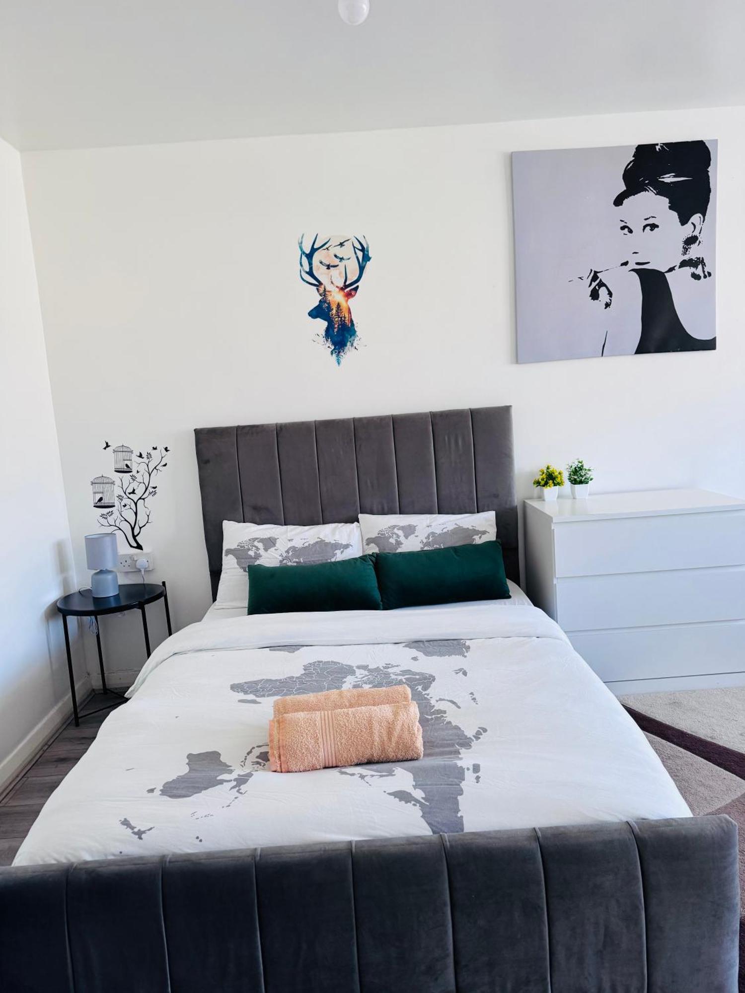 Modern Room In A 4 Bedroom Flat In London, Shared Bathroom! Exteriör bild